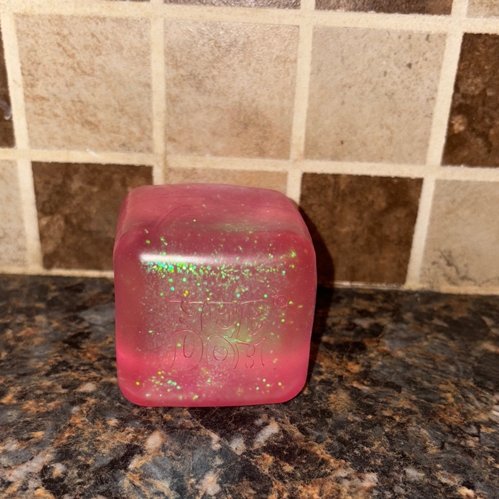 Needoh glitter and glow cube - Picture 4 of 4
